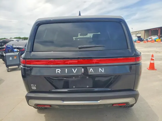 2025 Rivian R1S Adventure