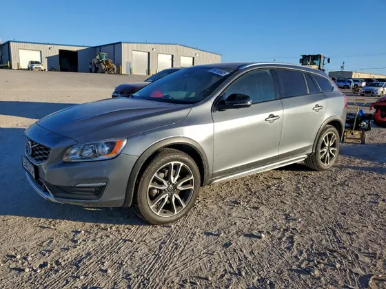 2017 Volvo V60 Cross Country