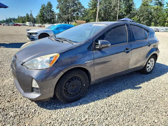 2014 Toyota Prius c Four