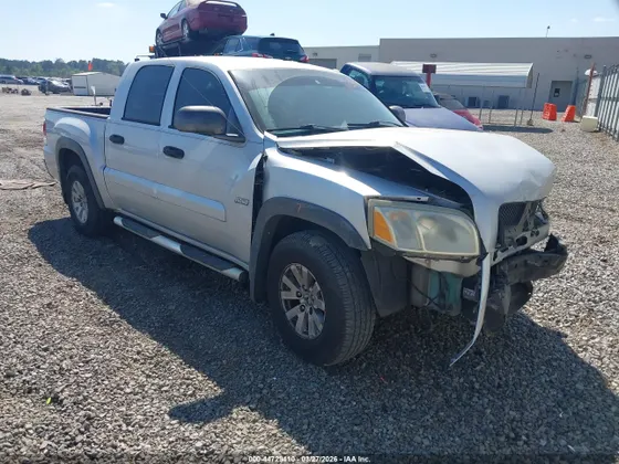 2006 Mitsubishi Raider Duro Cross