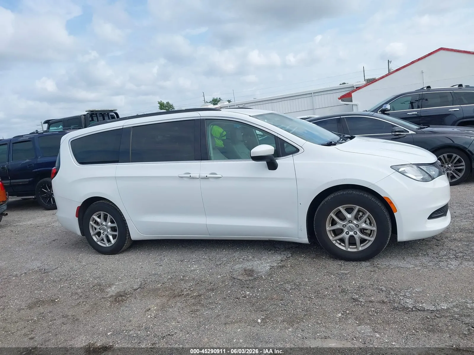 2021 Chrysler Voyager LXI