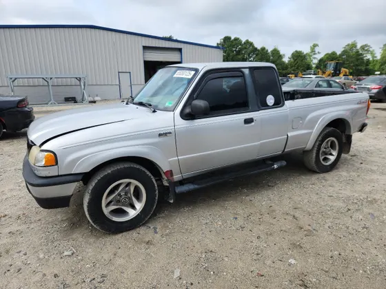 2002 Mazda B-Series 4WD Truck SE