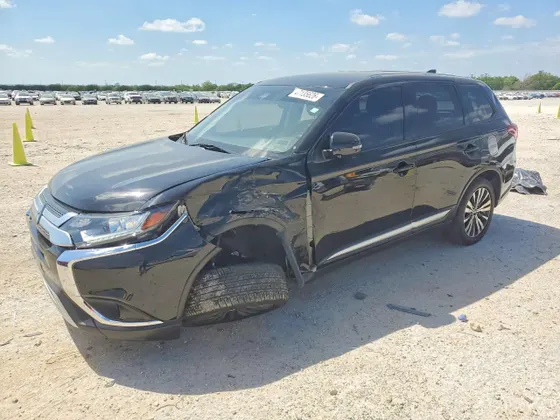 2020 Mitsubishi Outlander SE