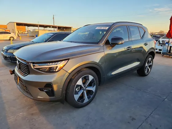 2026 Volvo XC40 Plus