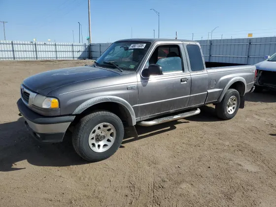 2000 Mazda B-Series 4WD Truck SE