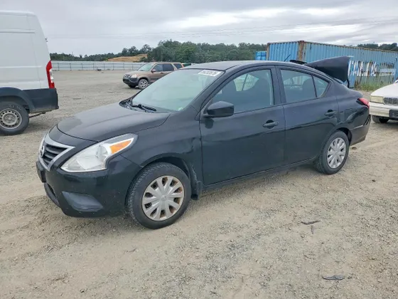 2017 Nissan Versa Sedan S Plus