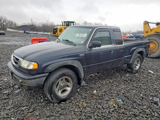 2002 Mazda B-Series 4WD Truck SE