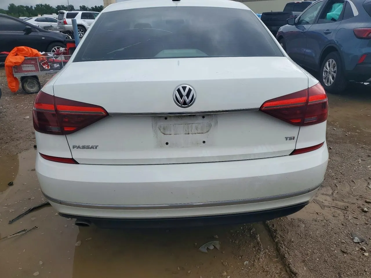 2017 Volkswagen Passat R-Line w/Comfort Pkg
