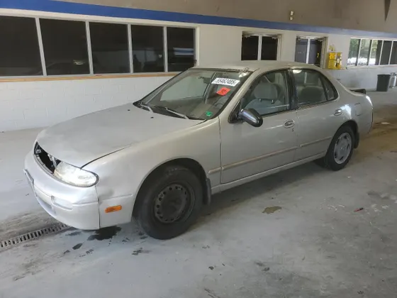 1997 Nissan Altima XE