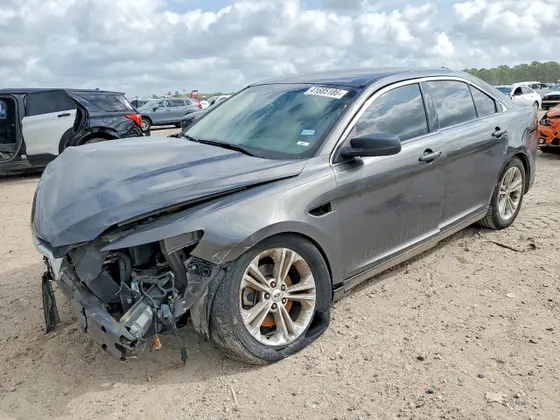 2017 Ford Taurus SE