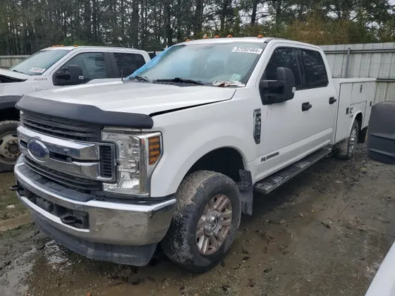 2019 Ford F-350 SUPER DUTY