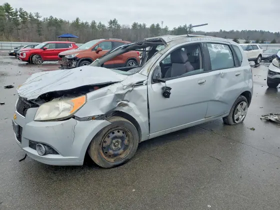 2010 Chevrolet Aveo LT w/1LT