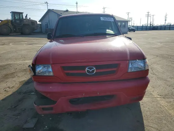 2002 Mazda B-Series 4WD Truck SE
