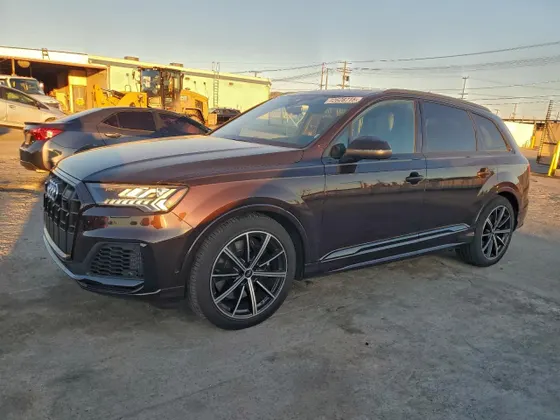 2022 Audi SQ7 Premium Plus