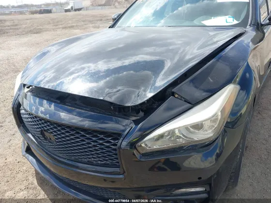 2011 INFINITI M56