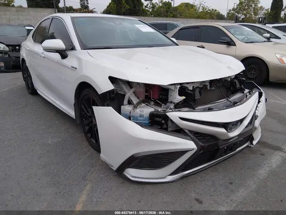 2021 Toyota Camry Hybrid XSE