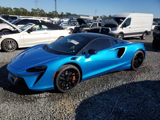 2023 McLaren Artura