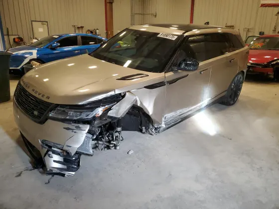 2026 Land Rover Range Rover Velar Dynamic SE