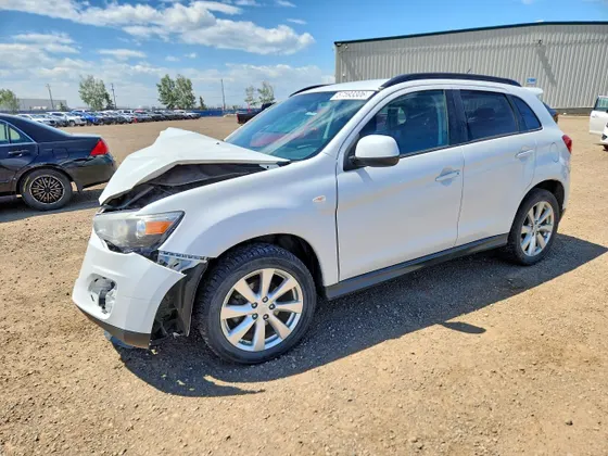2015 Mitsubishi RVR SE
