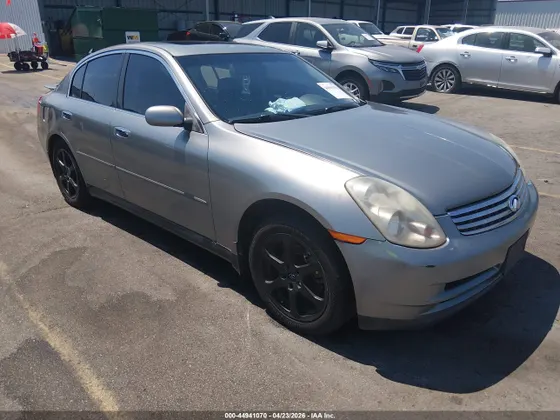 2004 INFINITI G35 Sedan w/Leather