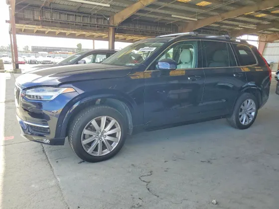 2016 Volvo XC90 T6 Momentum