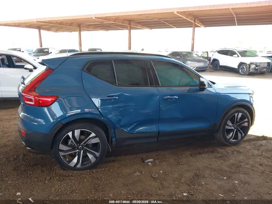 2023 Volvo XC40 Ultimate Dark Theme