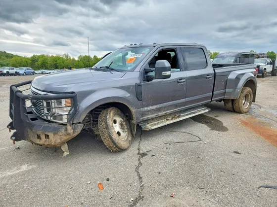 2022 Ford Super Duty F-350 DRW LARIAT