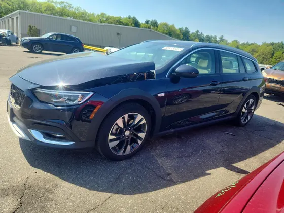 2020 Buick Regal TourX Essence