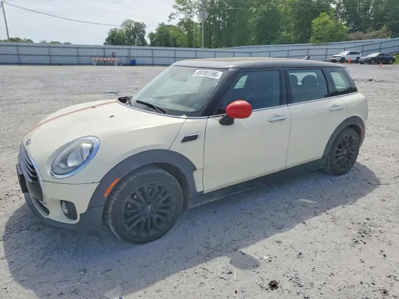 2016 MINI Cooper Clubman COOPER