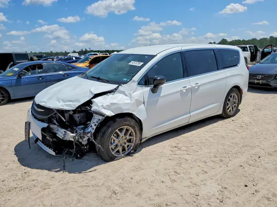 2025 Chrysler Voyager LX