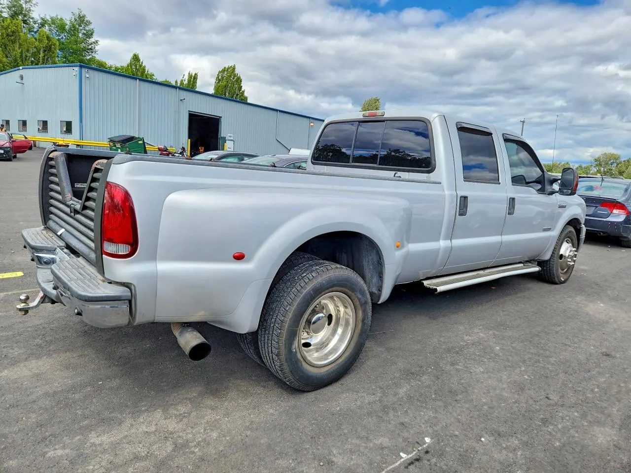 2006 Ford Super Duty F-350 DRW XL