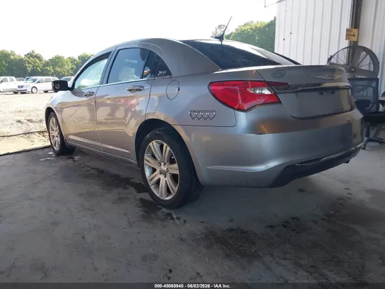 2013 Chrysler 200 Touring