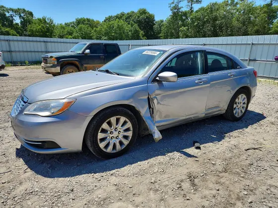 2013 Chrysler 200 LX