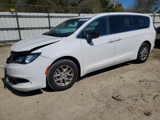 2024 Chrysler Voyager LX