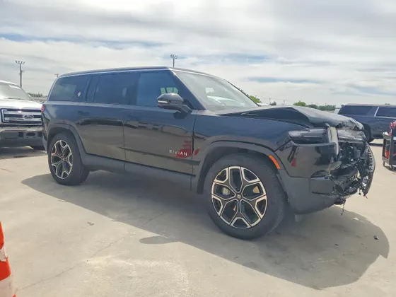 2025 Rivian R1S Adventure
