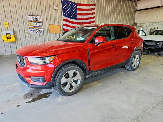 2022 Volvo XC40 Momentum