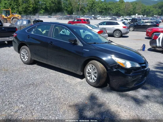 2016 Toyota Camry Hybrid XLE