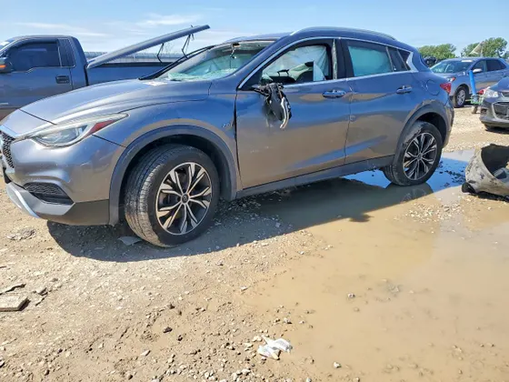 2018 INFINITI QX30 Luxury