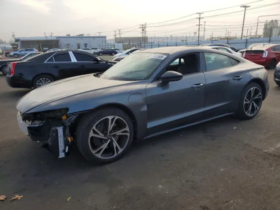 2024 Audi e-tron GT Premium Plus