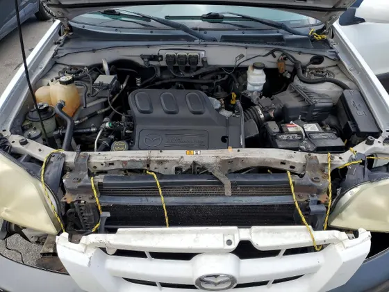 2005 Mazda Tribute s