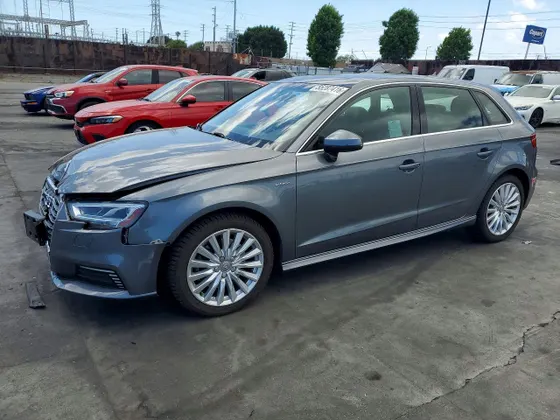 2017 Audi A3 Sportback e-tron Premium Plus