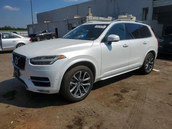 2017 Volvo XC90 Momentum