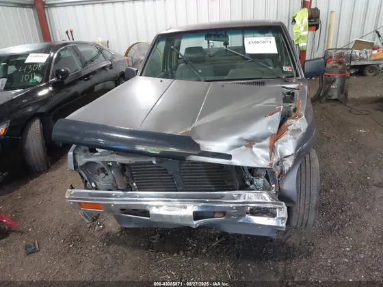 1989 Nissan Hardbody King Cab 2WD KING CAB