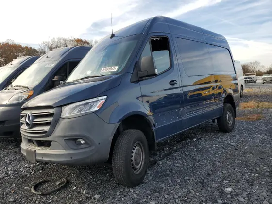 2022 Mercedes-Benz Sprinter Crew Van 2500