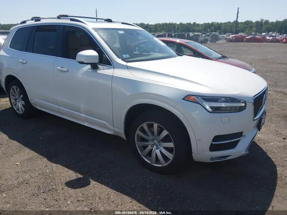 2016 Volvo XC90 T6 Momentum