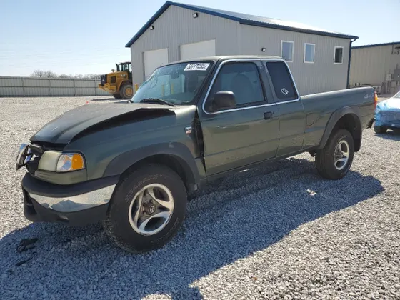 2002 Mazda B-Series 4WD Truck SE