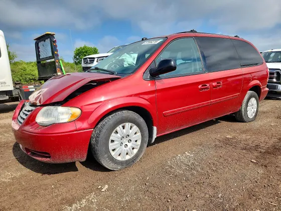 2005 Chrysler Town & Country LX