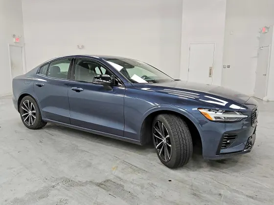 2023 Volvo S60 Recharge Plug-In Hybrid Core Dark Theme