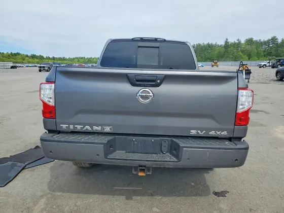 2021 Nissan Titan SV