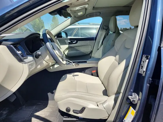 2025 Volvo XC60 Plug-In Hybrid Plus